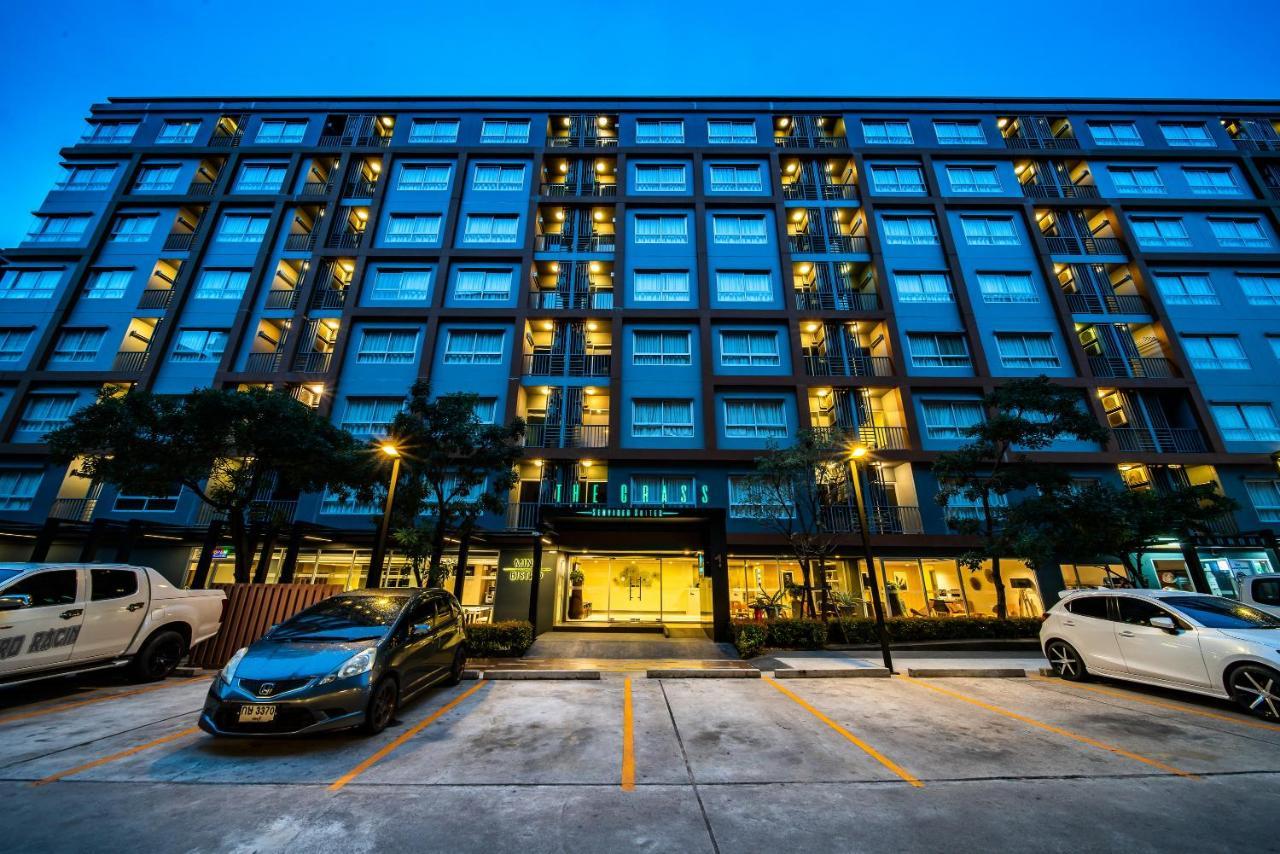 The Grass Serviced Suites Pattaya Exteriör bild