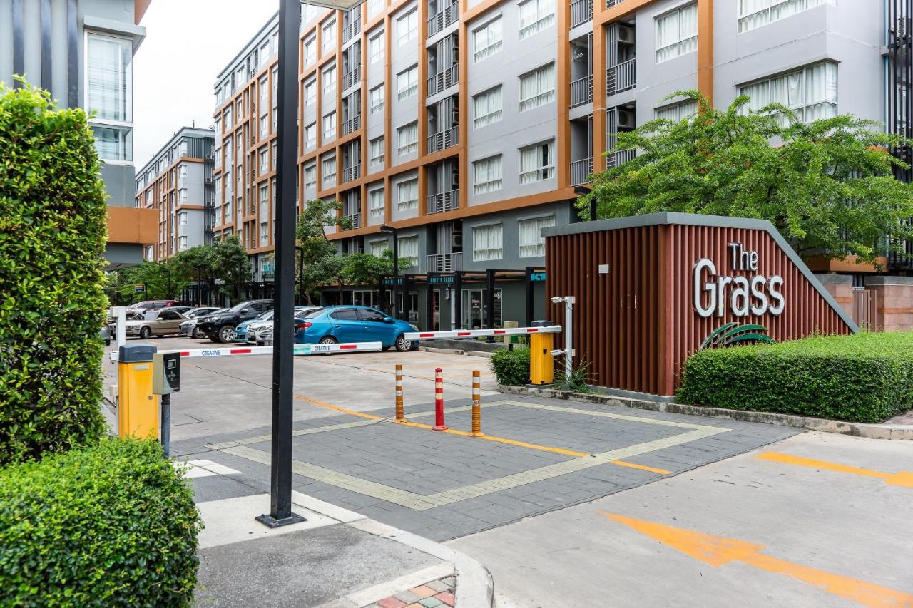 The Grass Serviced Suites Pattaya Exteriör bild