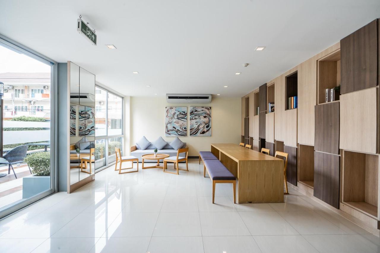 The Grass Serviced Suites Pattaya Exteriör bild