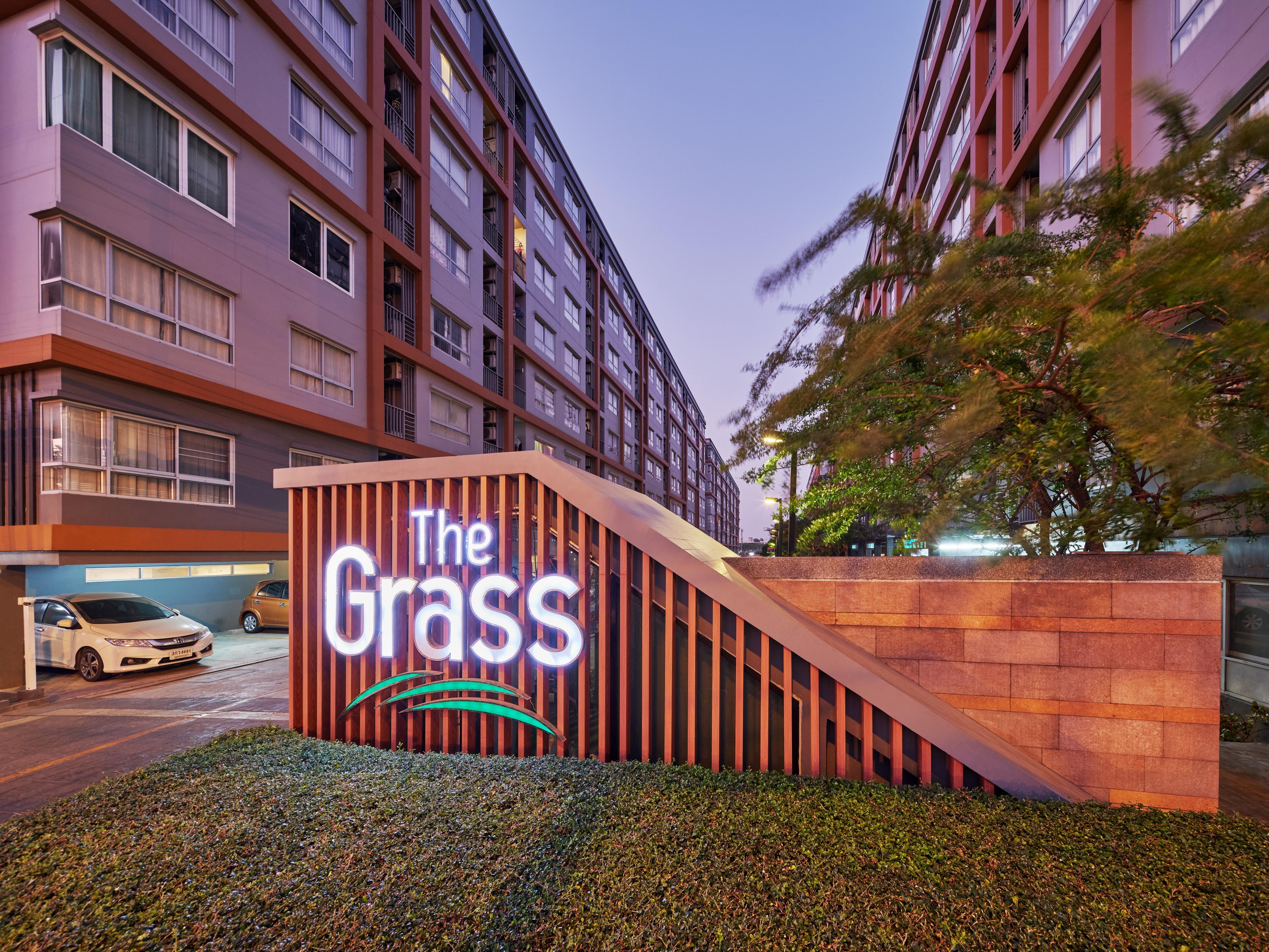 The Grass Serviced Suites Pattaya Exteriör bild