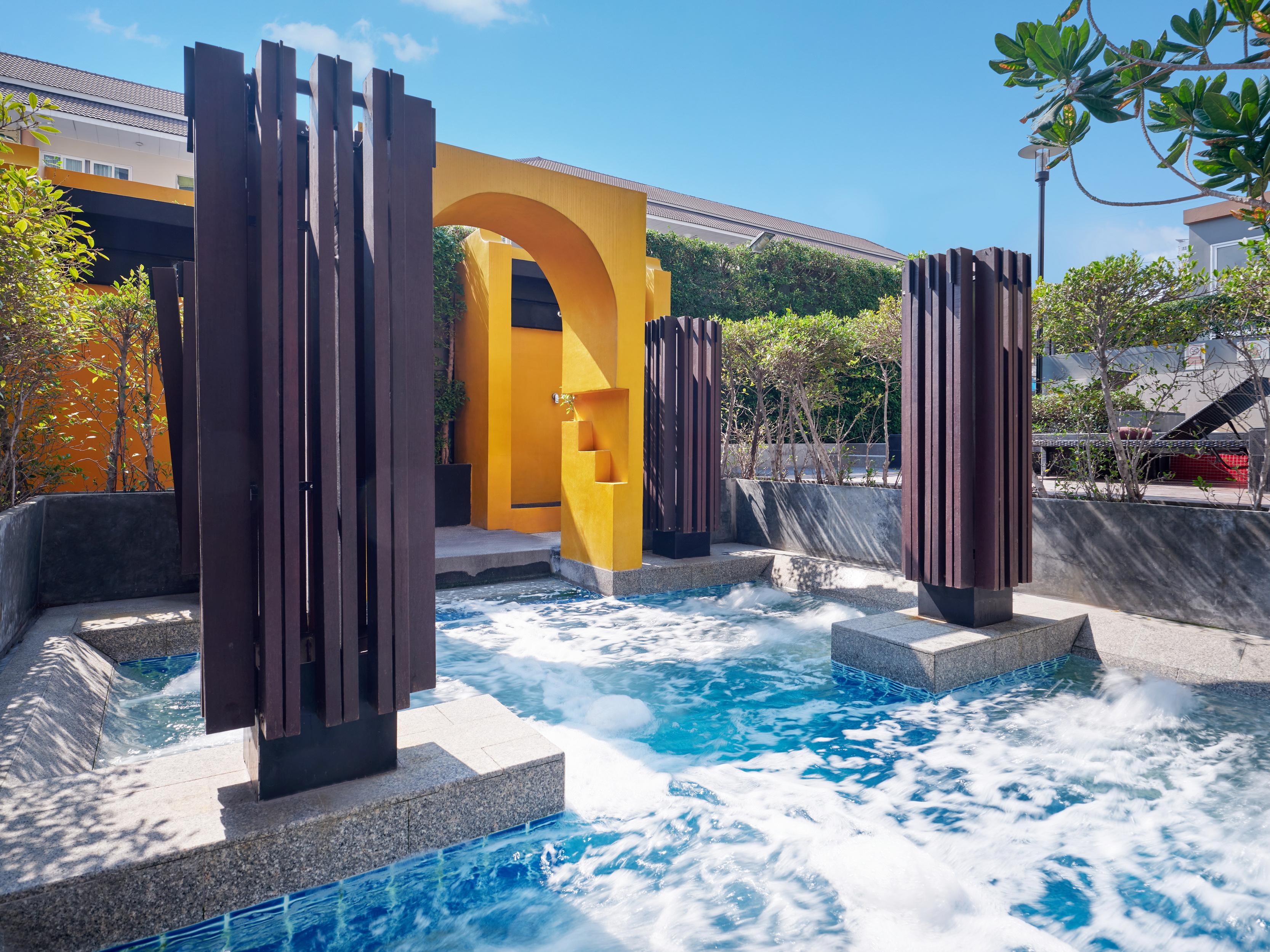 The Grass Serviced Suites Pattaya Exteriör bild