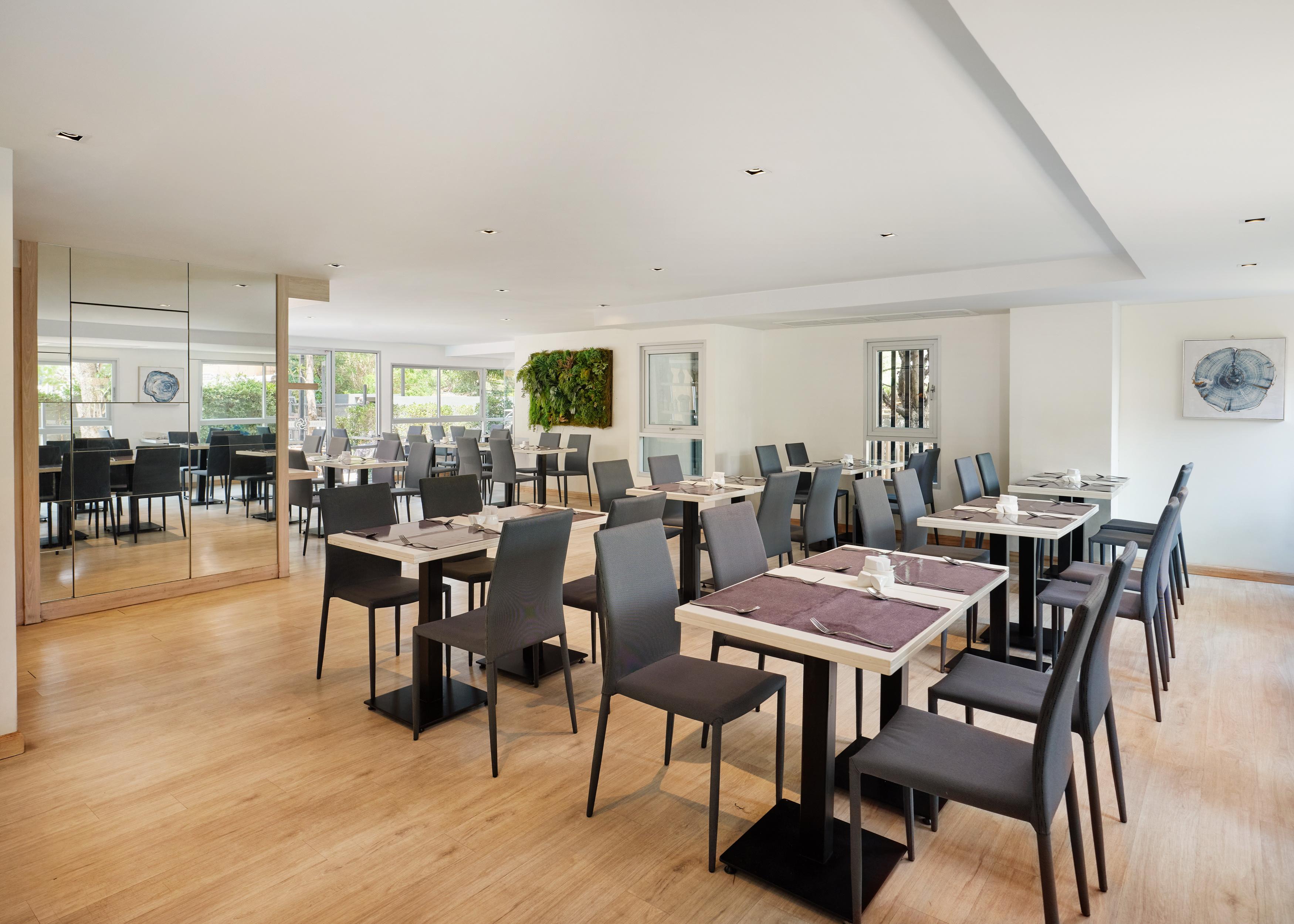 The Grass Serviced Suites Pattaya Exteriör bild