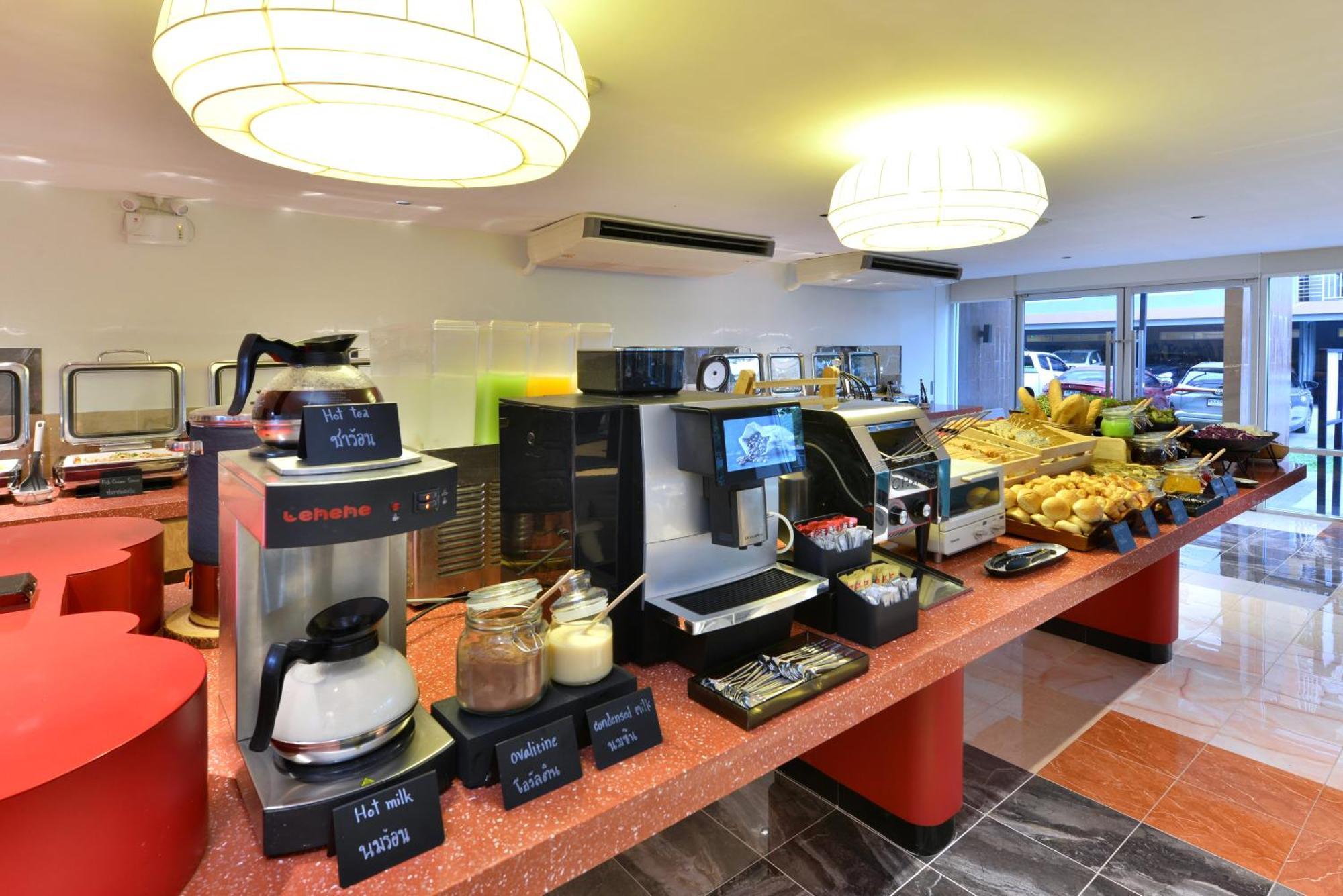 The Grass Serviced Suites Pattaya Exteriör bild