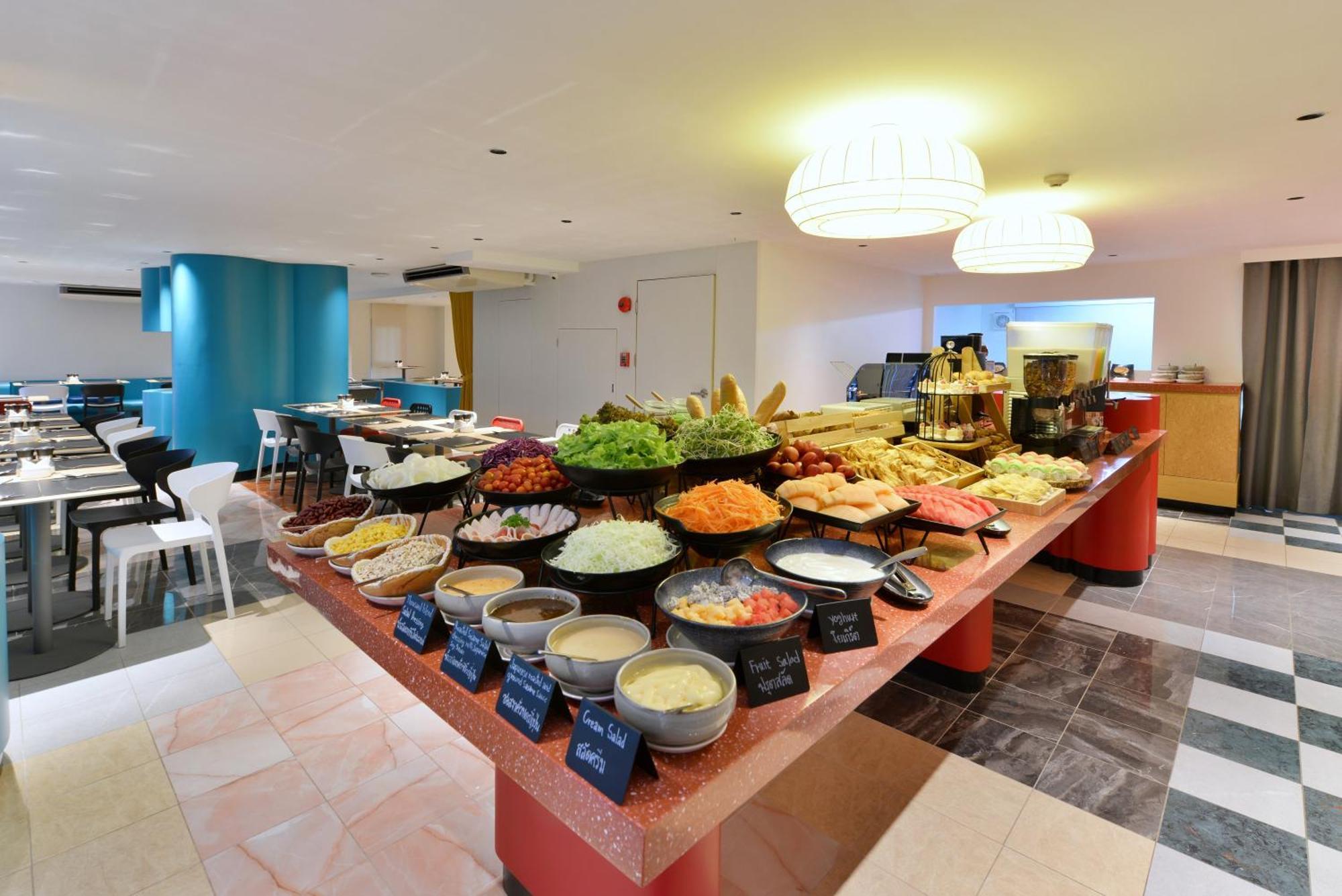 The Grass Serviced Suites Pattaya Exteriör bild